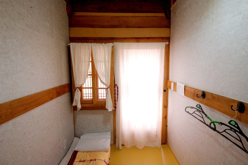 Single Room | Free WiFi, bed sheets