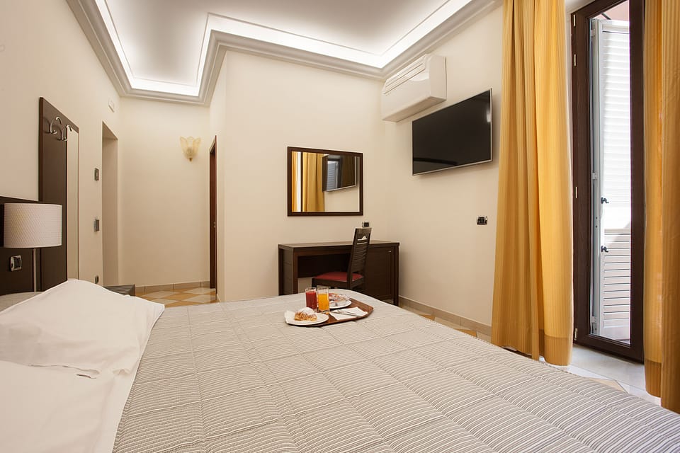 Minibar, in-room safe, desk, cribs/infant beds
