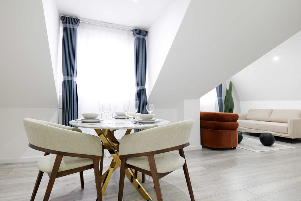 Luxury Apartment | Dining