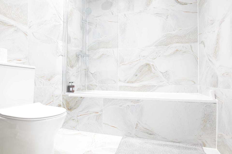 Luxury Apartment | Bathroom