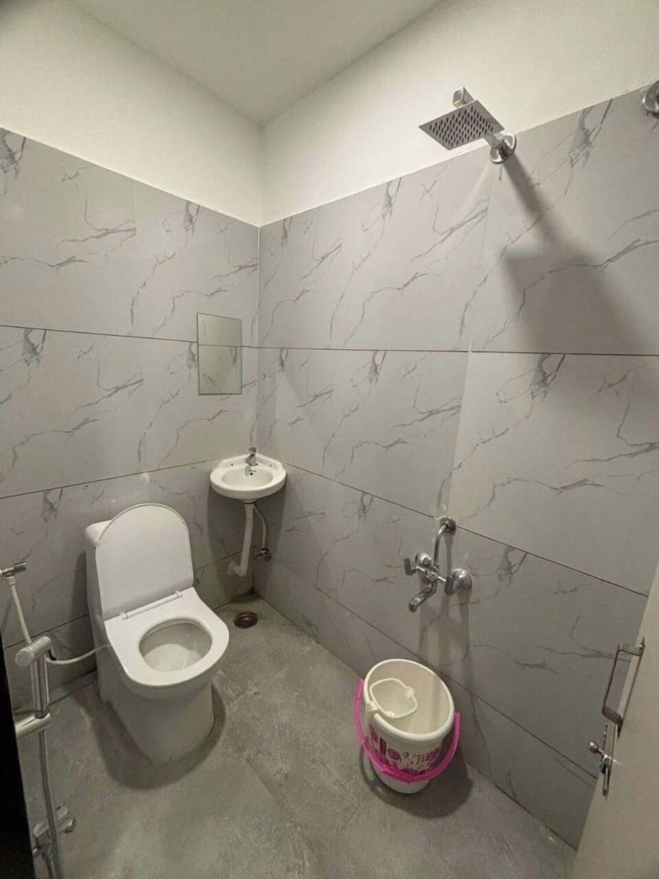 Shower, free toiletries, towels, soap