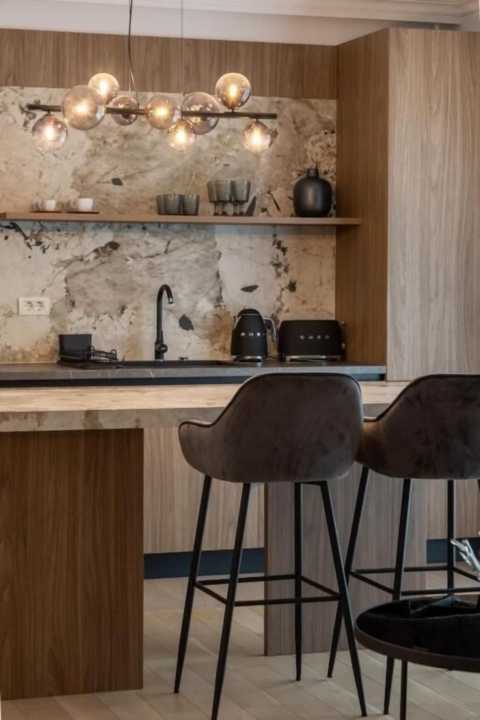 Apartment, 1 King Bed with Sofa bed, City View | Interior