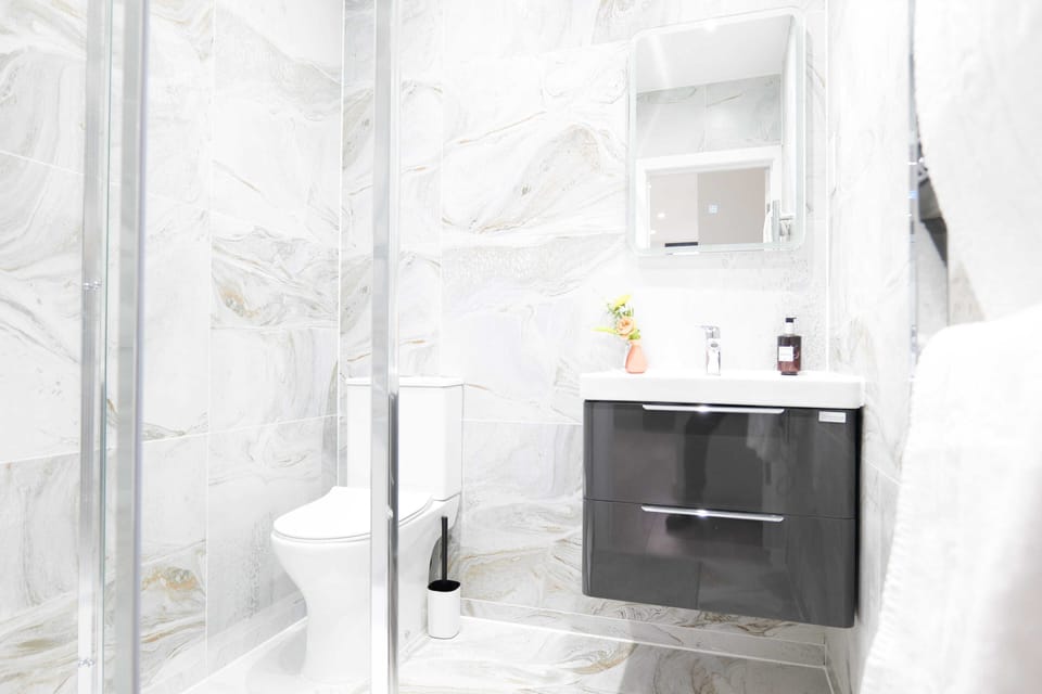 Superior Apartment | Bathroom