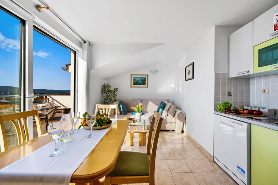 A bright, airy space where you can truly feel the holiday atmosphere ☀️