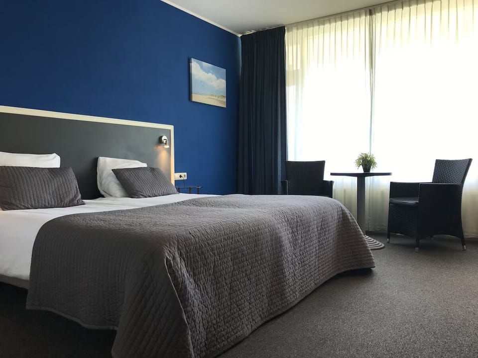 Unit with 3 Twin beds