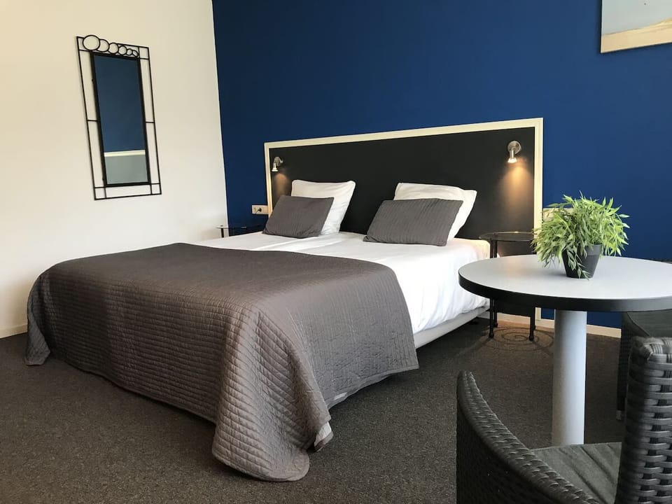 Unit with 3 Twin beds
