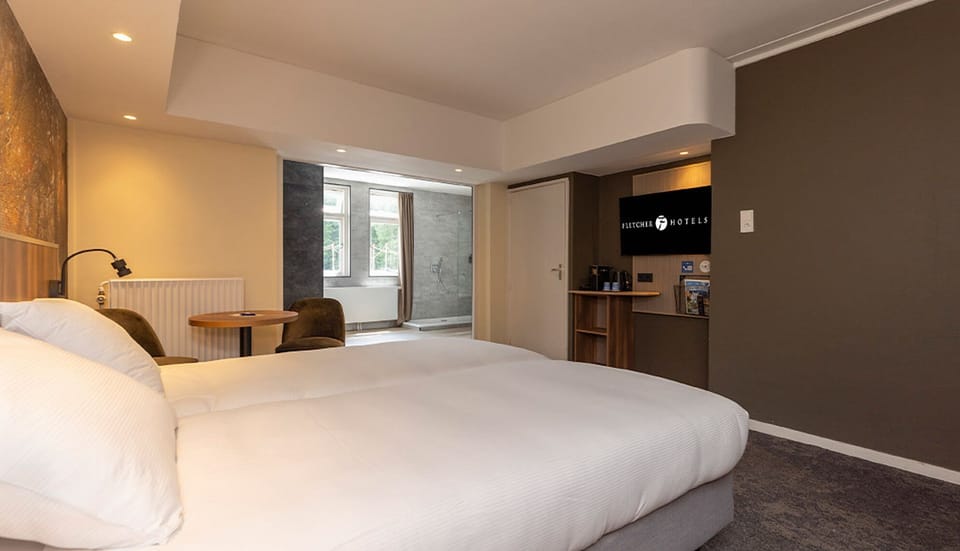 Comfortable Unit with Two Twin size beds