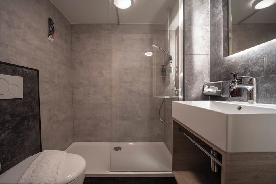 Refresh under a sleek rain shower in spa-like calm.