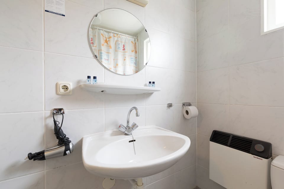 Refresh easily with a bright, spotless bath and vanity area.