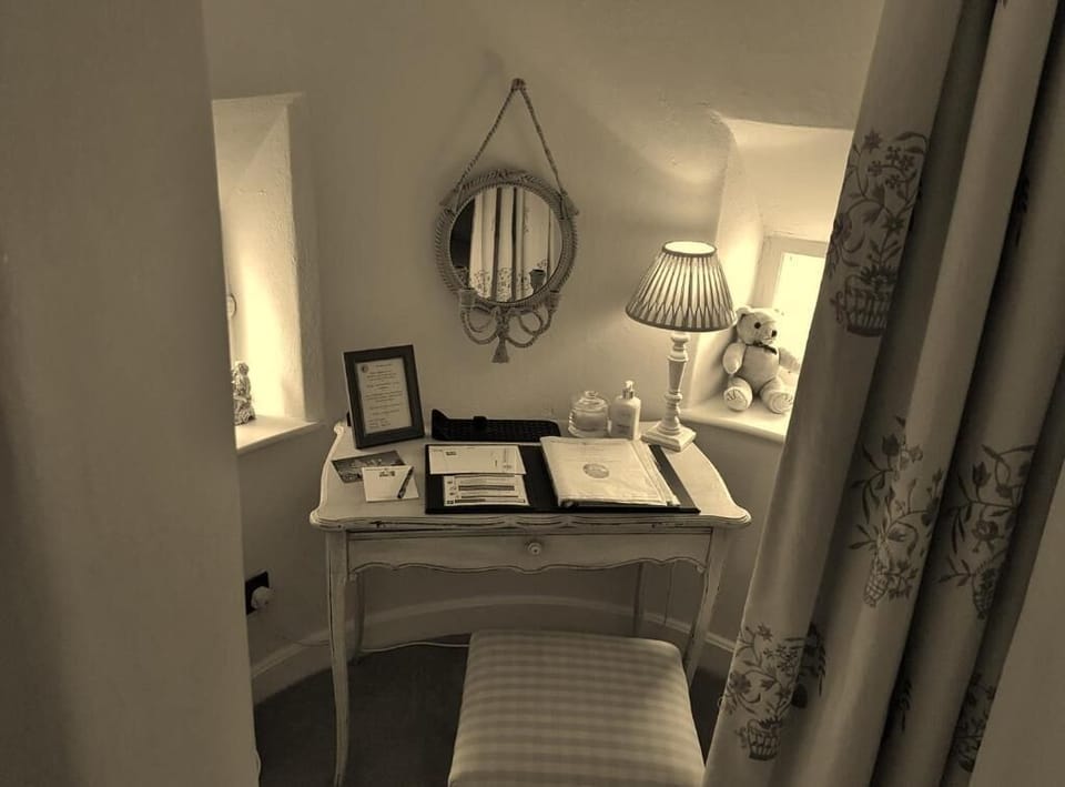 Deluxe Double Room, Lake View | Interior
