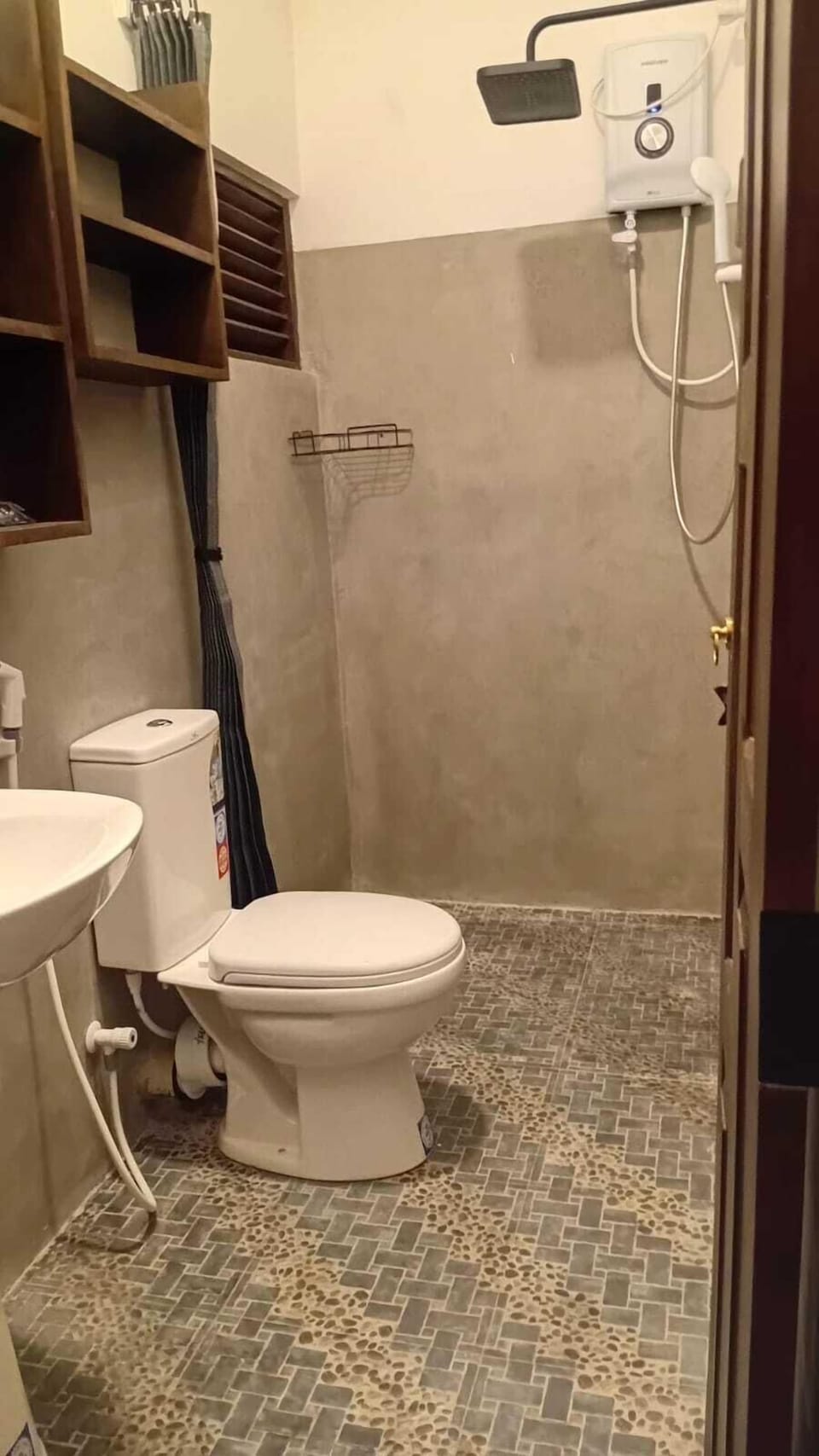 Deluxe Double Room, Balcony, Garden View | Bathroom | Shower, free toiletries, hair dryer, bidet