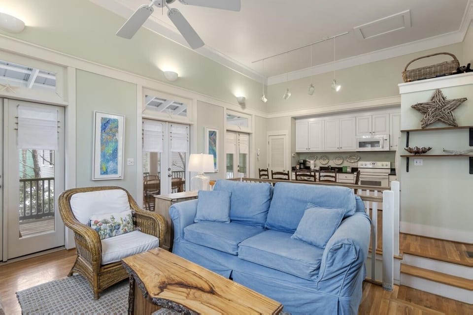 LIVING AREA WITH COMFORTABLE SEATING