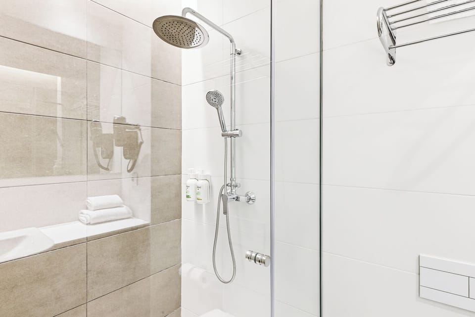 Superior Double Room | Bathroom | Shower, hair dryer, towels, soap
