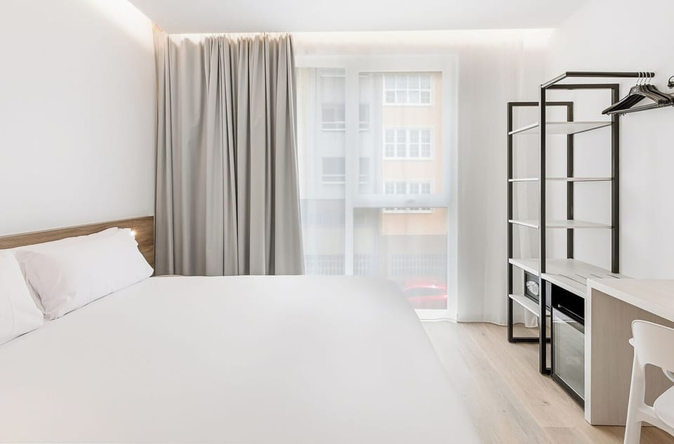 Double Room | In-room safe, desk, laptop workspace, WiFi (free)