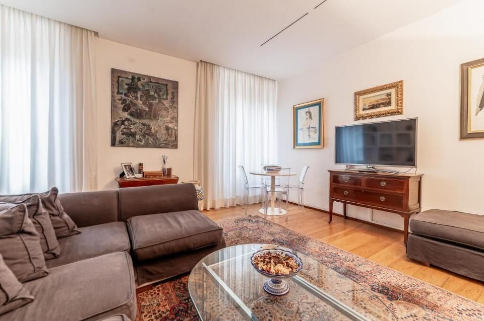 Deluxe Apartment | Living area | Flat-screen TV