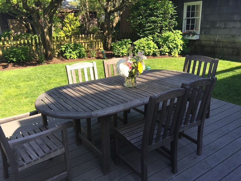 Outdoor dining