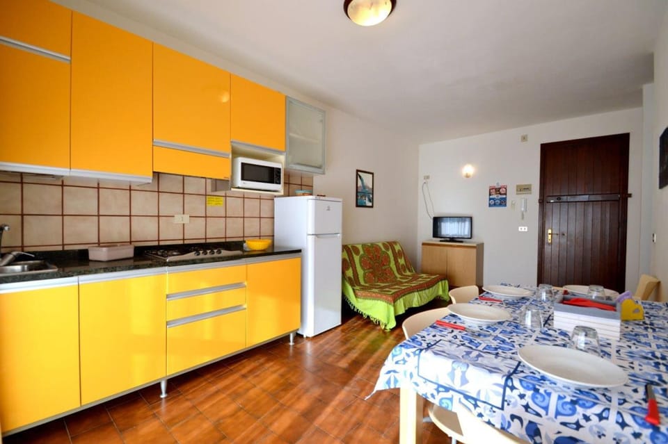 Apartment, 1 Bedroom, Balcony, City View | Interior