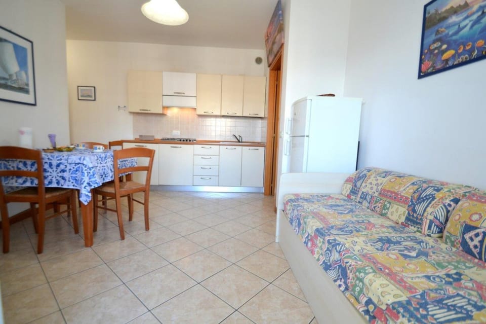 Apartment, 1 Bedroom, Terrace, City View | Dining room