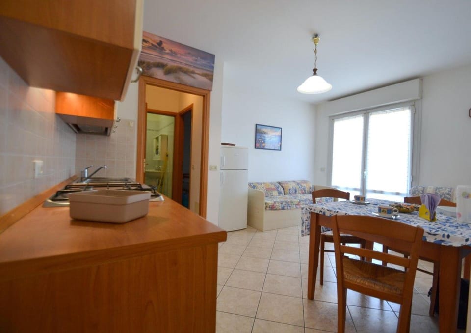 Apartment, 1 Bedroom, Terrace, City View | Dining room