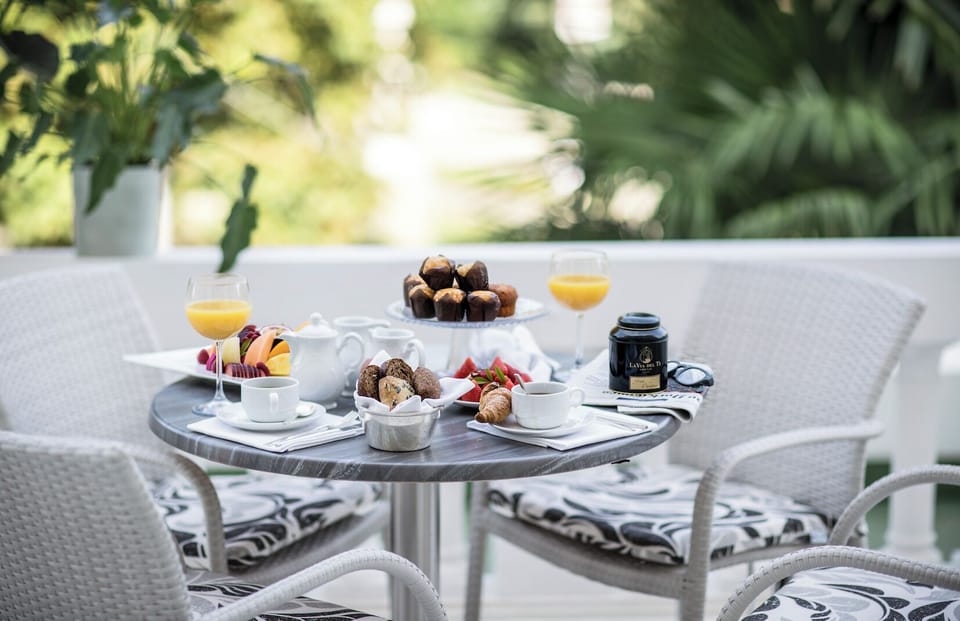 Senior Suite | In-room dining