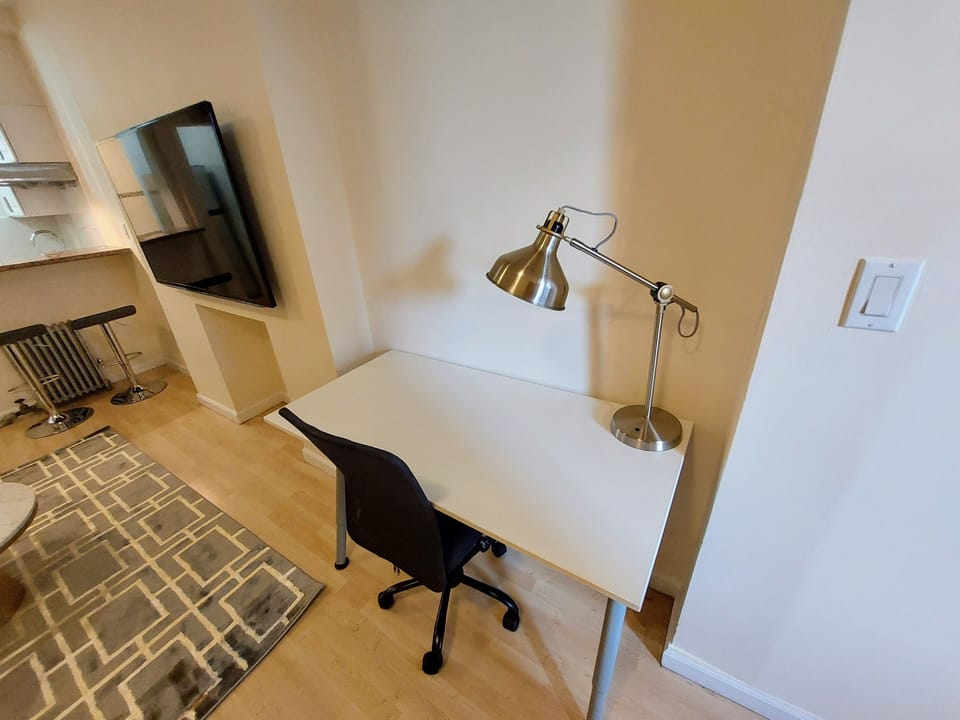 Comfort Studio Suite, City View | Interior
