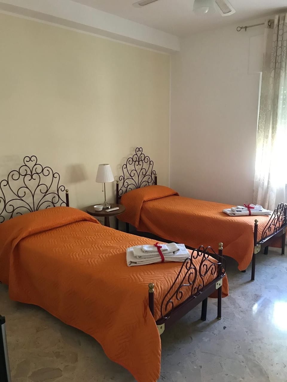 Classic Twin Room | Desk, free WiFi