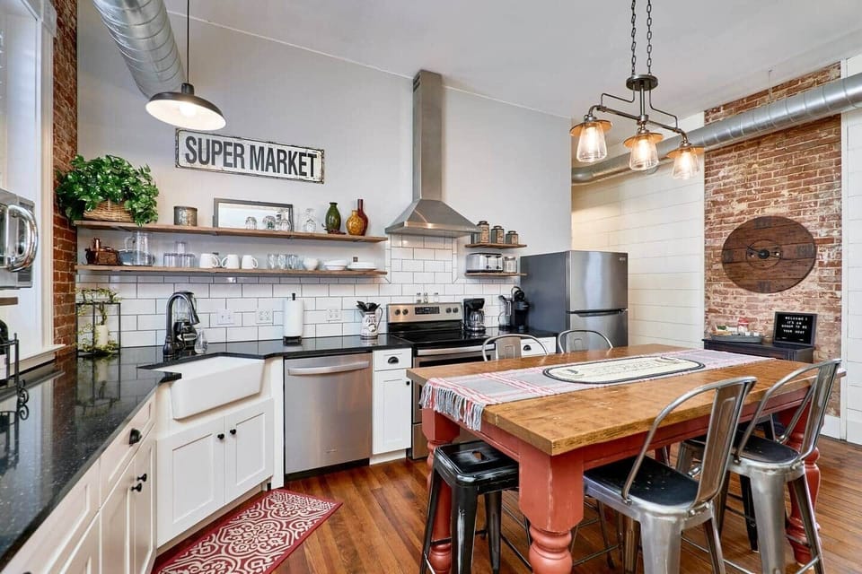 Kitchen/Dining Area