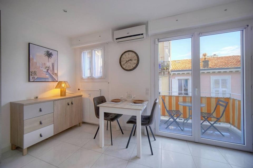 15433974 FRGK Elegant Studio CLEMENCEAU Terrace Apartment in Cannes