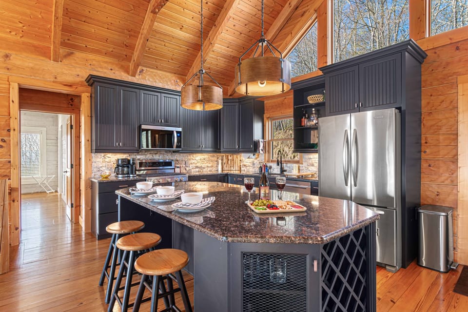 Gourmet Kitchen: Cook up adventures with stunning views and top-notch appliances!