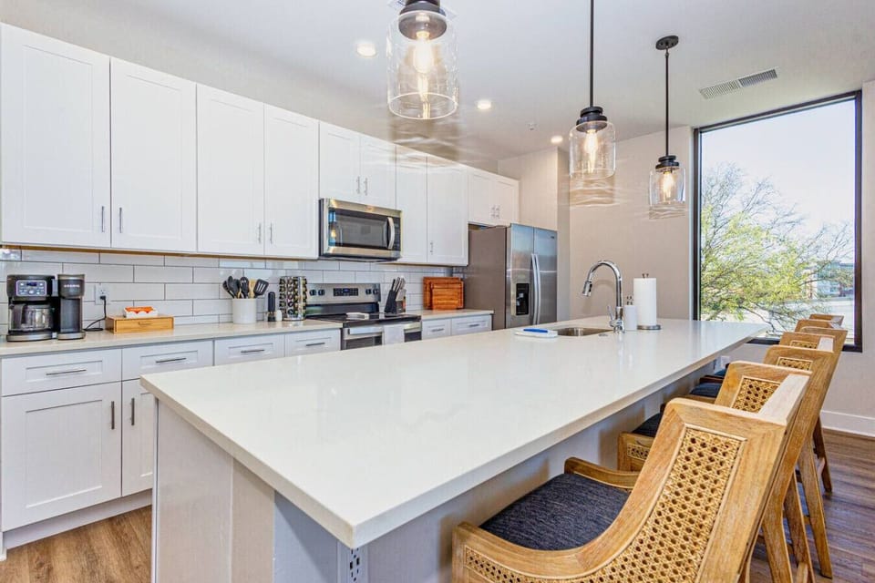 Gourmet Kitchen: Whip up culinary delights while enjoying stunning views and modern finishes!