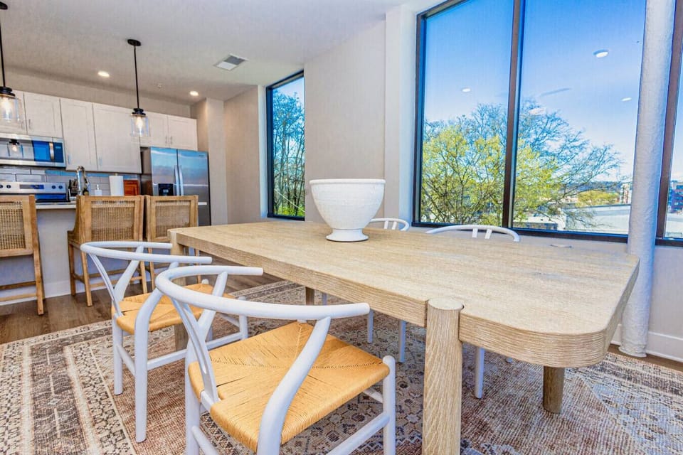 Dining Area: Bright and airy space, perfect for gatherings with scenic views!