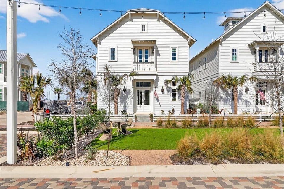 House (4 Bedrooms) | Exterior