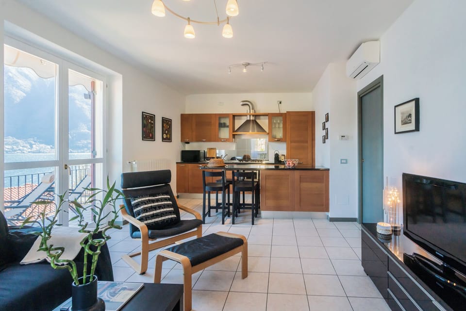 Apartment (2 Bedrooms) | Living area