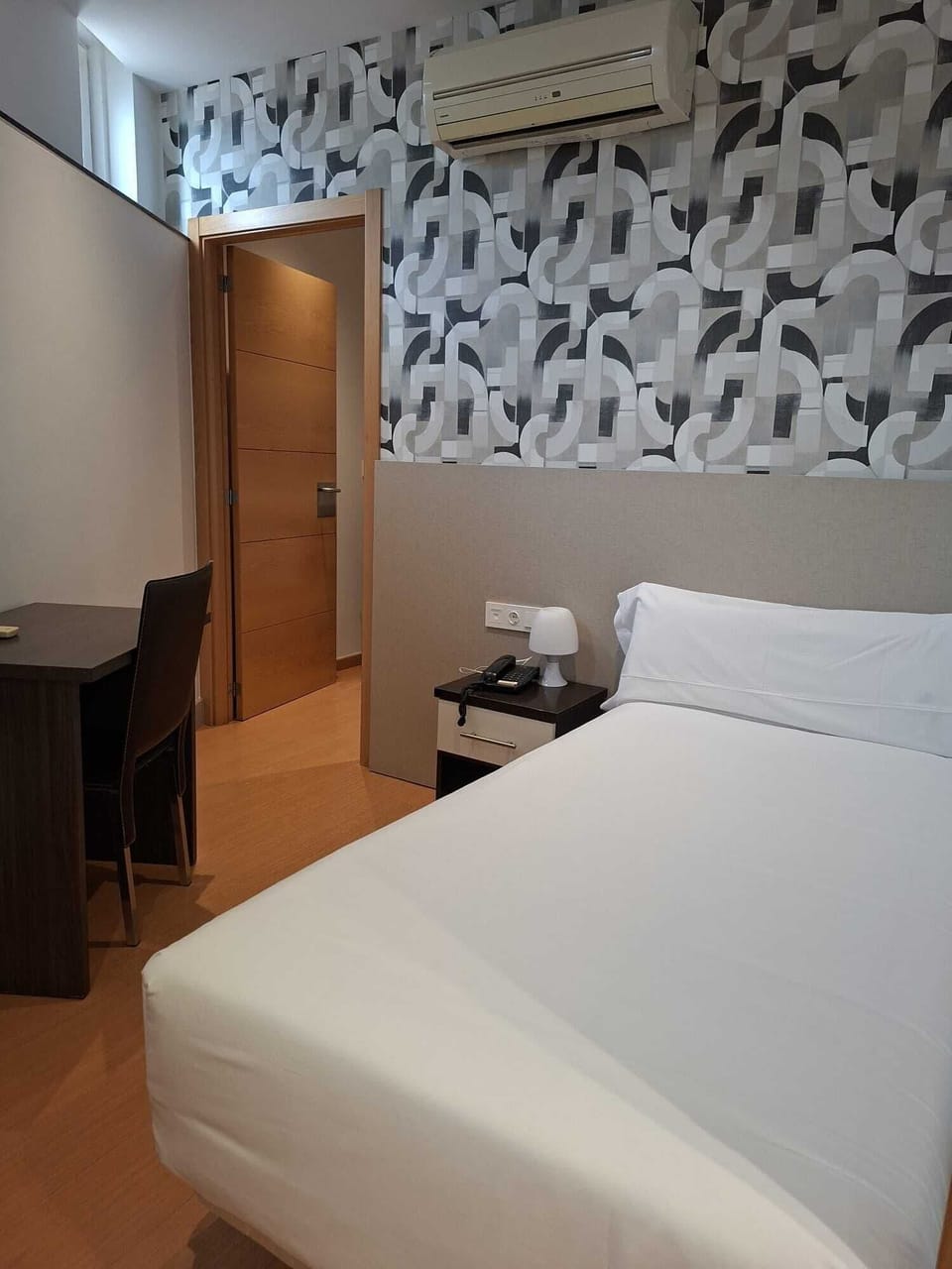 Single Room | Desk, free WiFi