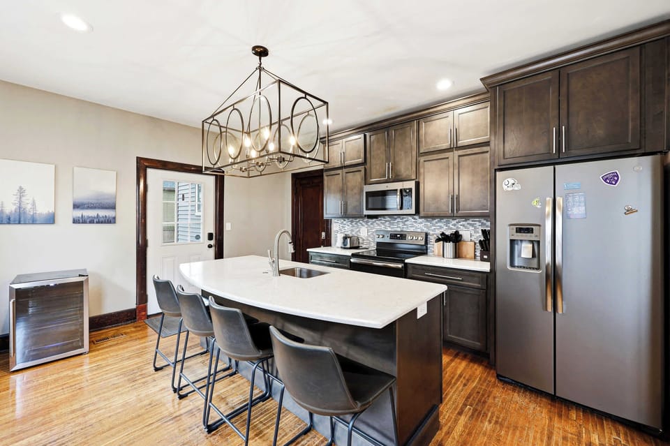 Kitchen Area: Well-equipped kitchen for quick meals or full cooking.