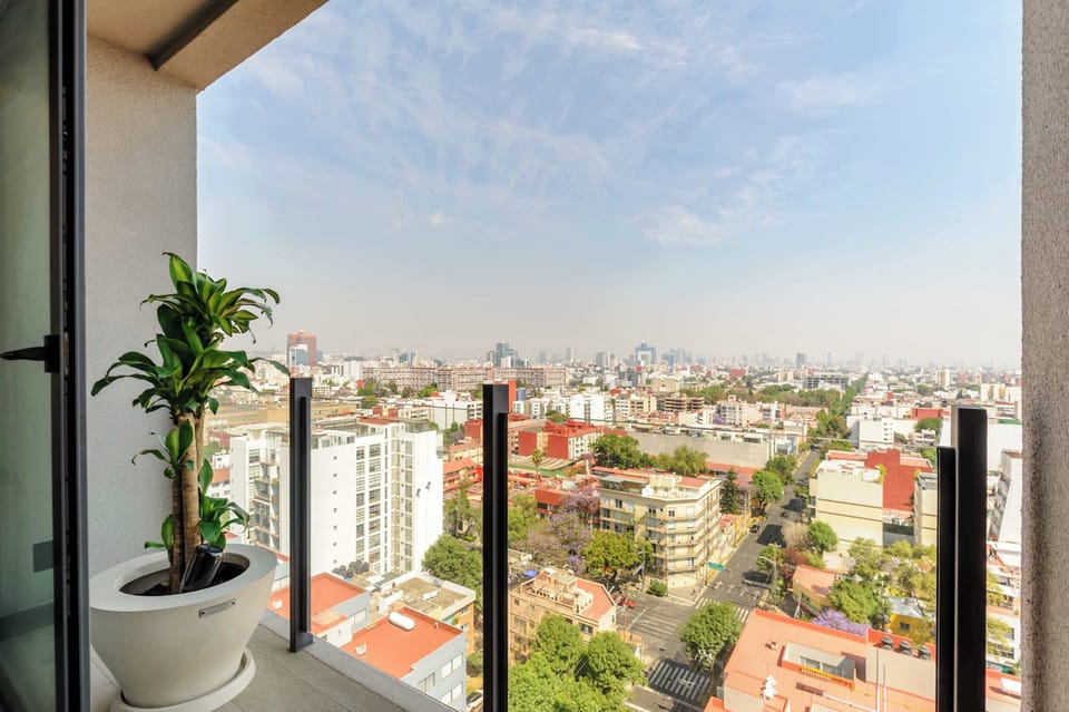 Balcony with beautiful city views.

