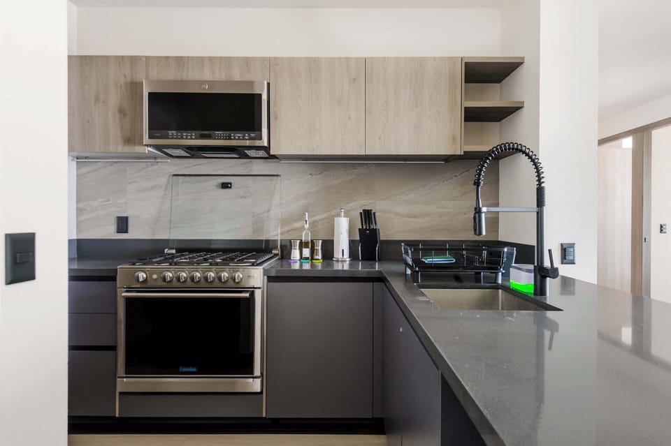 Modern, fully equipped kitchen.
