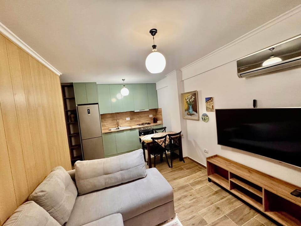 Family Apartment, 2 Bedrooms, Mountain View | Living area