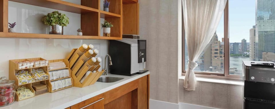 Lounge with coffee and tea dispensers