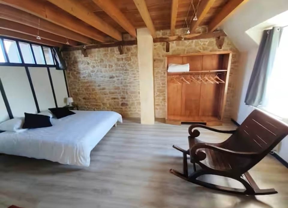 Grande chambre avec lit queen size