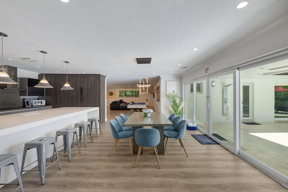 Comfort Room | Dining room