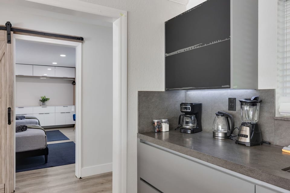 Comfort Room | Coffee and/or coffee maker