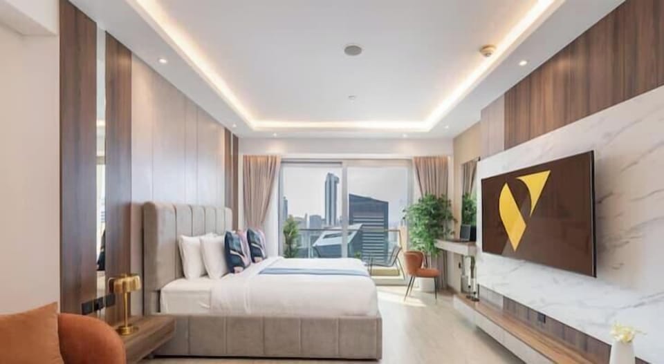Luxury Studio, Balcony, Marina View | Egyptian cotton sheets, premium bedding, in-room safe