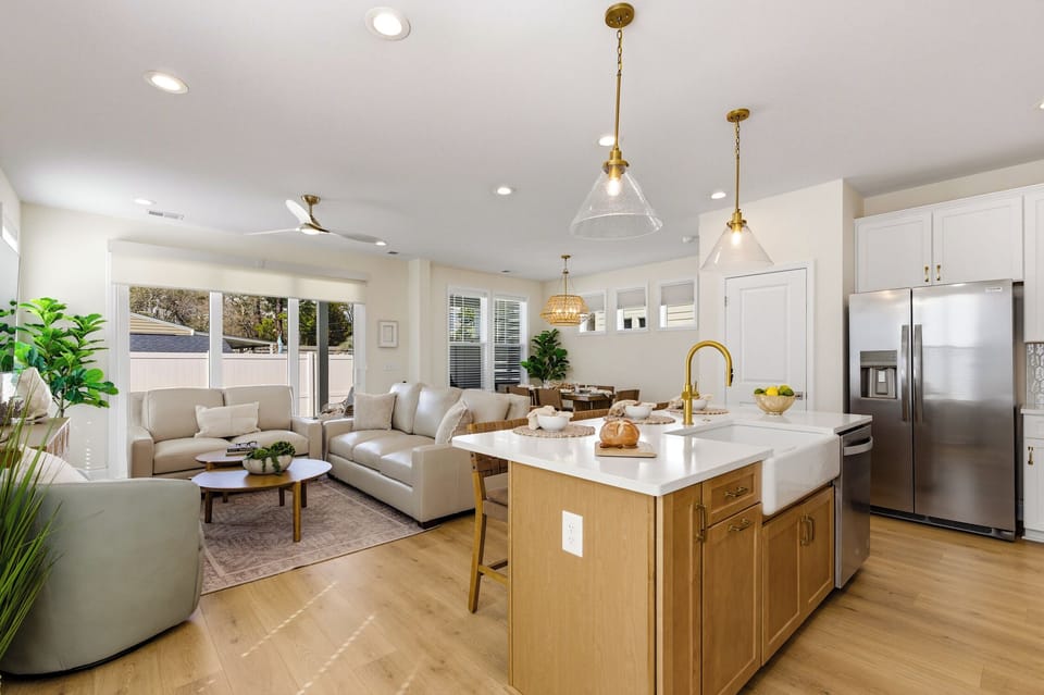 Open concept living and kitchen area