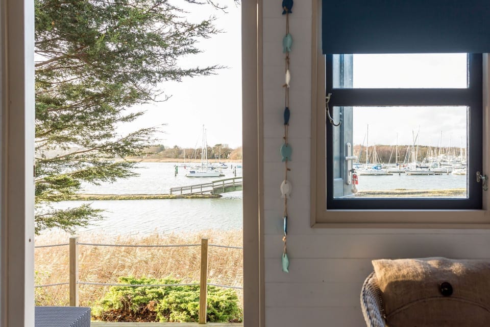 Waterside views at Wateredge Cabin, Hampshire