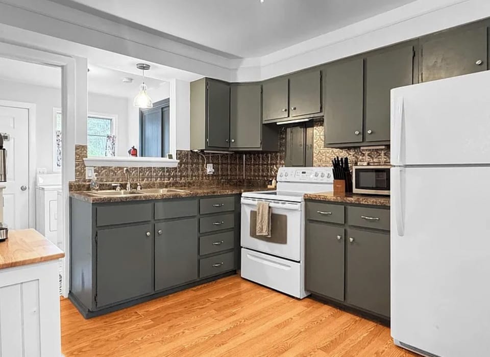 Full Kitchen- 