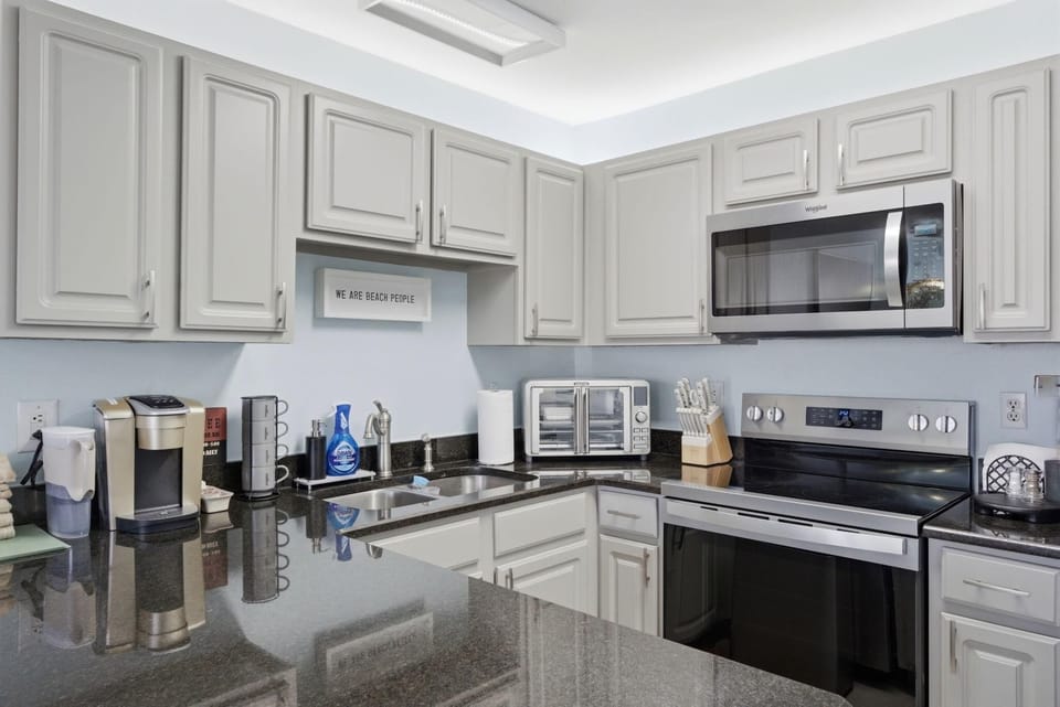 Condo, 1 Queen Bed with Sofa bed (Grand Caribbean East 107) | Private kitchen