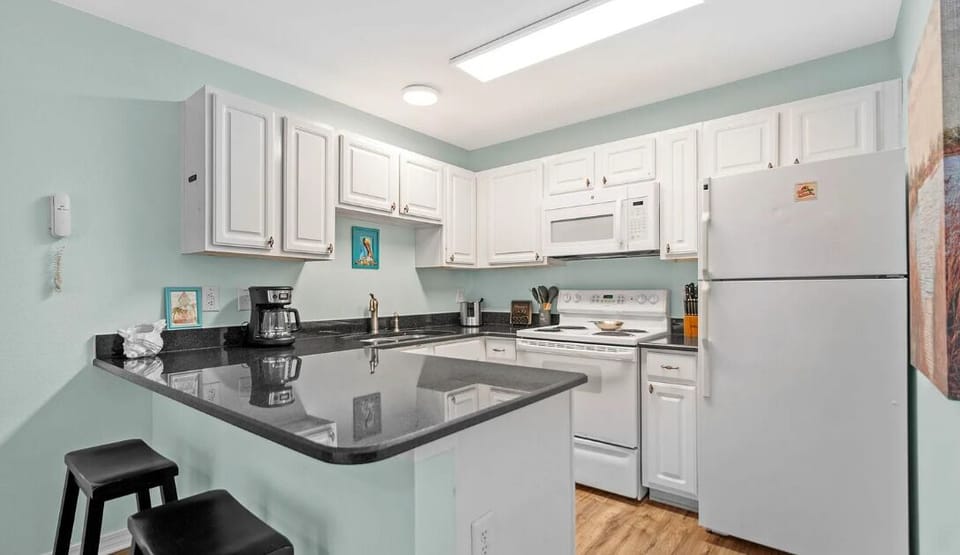 Condo, 1 Queen Bed with Sofa bed (Grand Caribbean East 107) | Private kitchen
