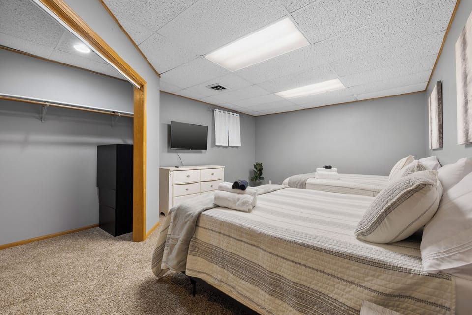 Luxury House, Garden View | Blackout drapes, iron/ironing board, WiFi (free)