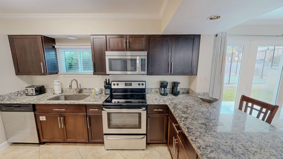 Condo, 3 Bedrooms | Private kitchen | Coffee/tea maker, fridge, oven, toaster